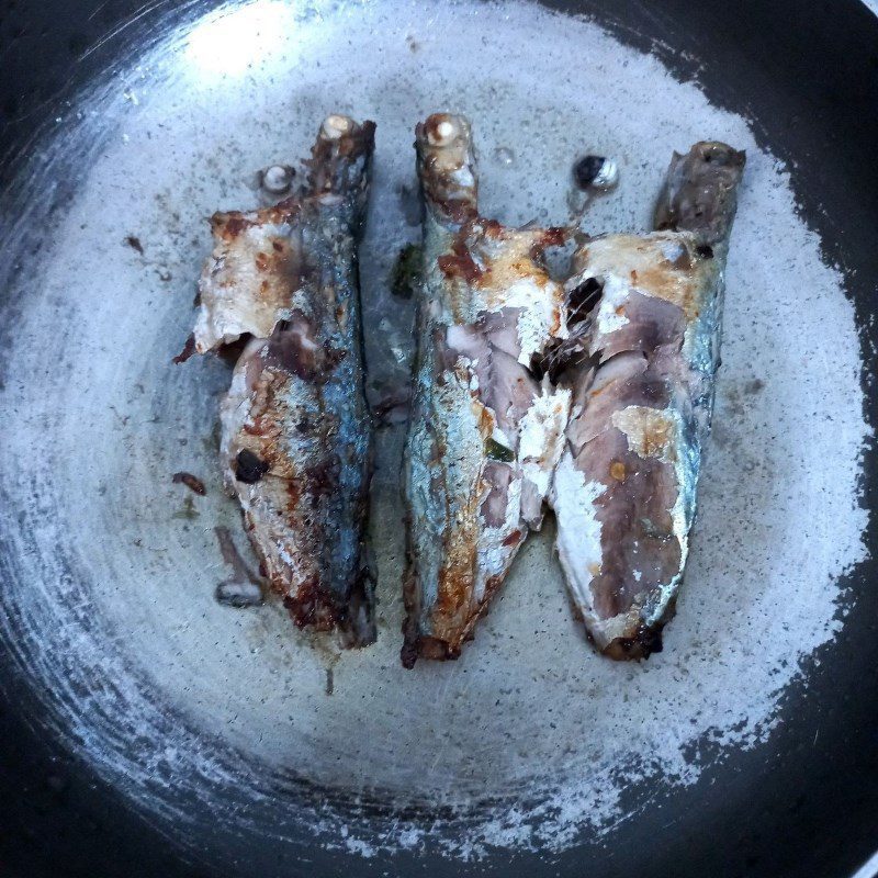 Step 4 Fry the Sake Salmon