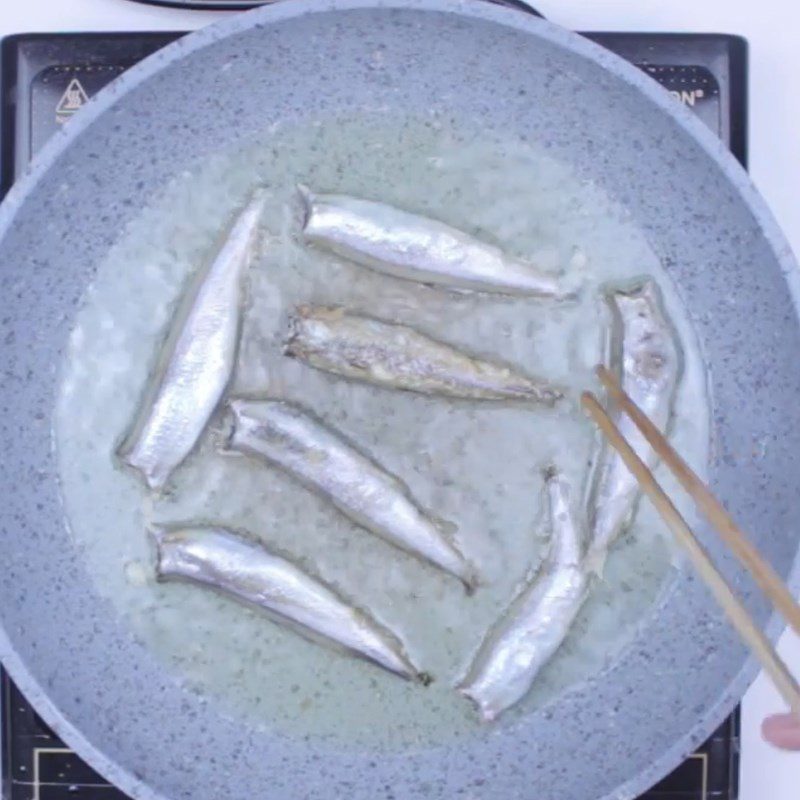 Step 4 Fry the fish Sturgeon fish fried