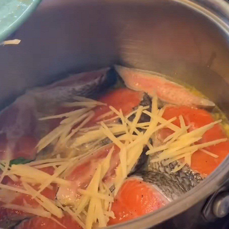 Step 3 Braised salmon with turmeric