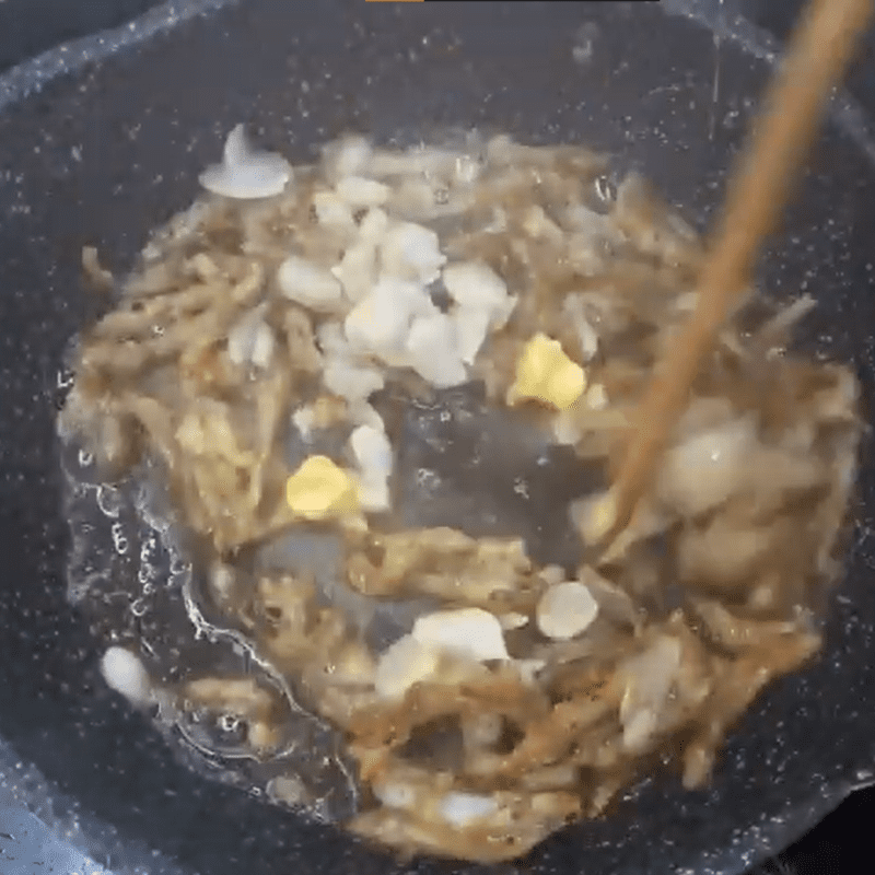 Step 3 Fry the fish with garlic butter Goby fried with garlic butter