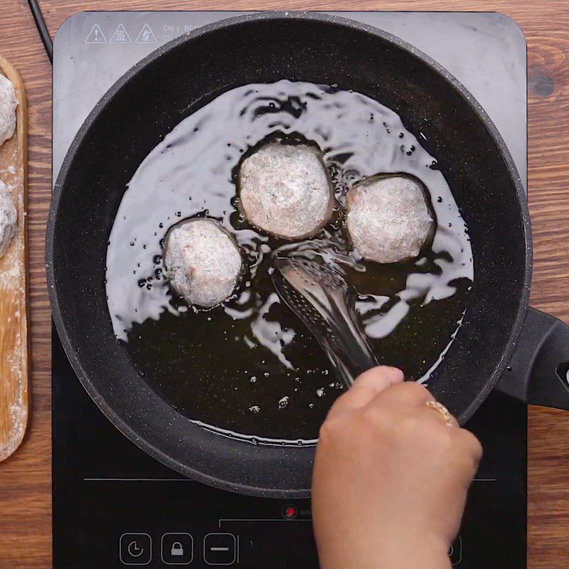 Step 4 Fry the fish paste Fish paste fried with dill