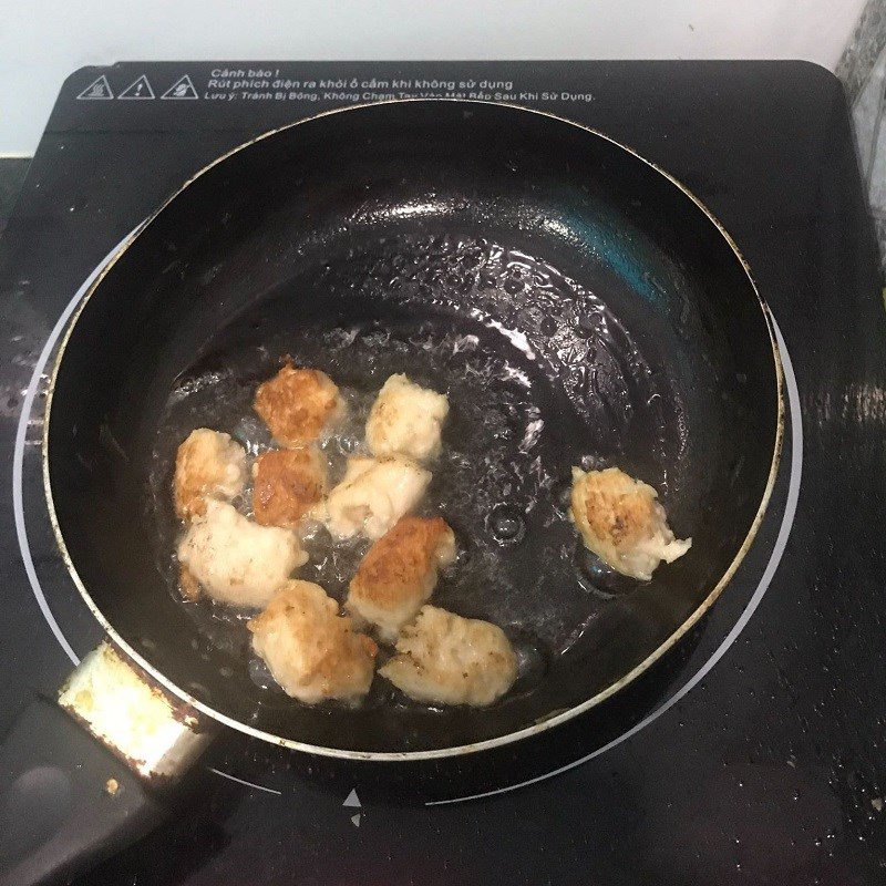 Step 2 Fry the Basa fish Basa fish with tomato sauce