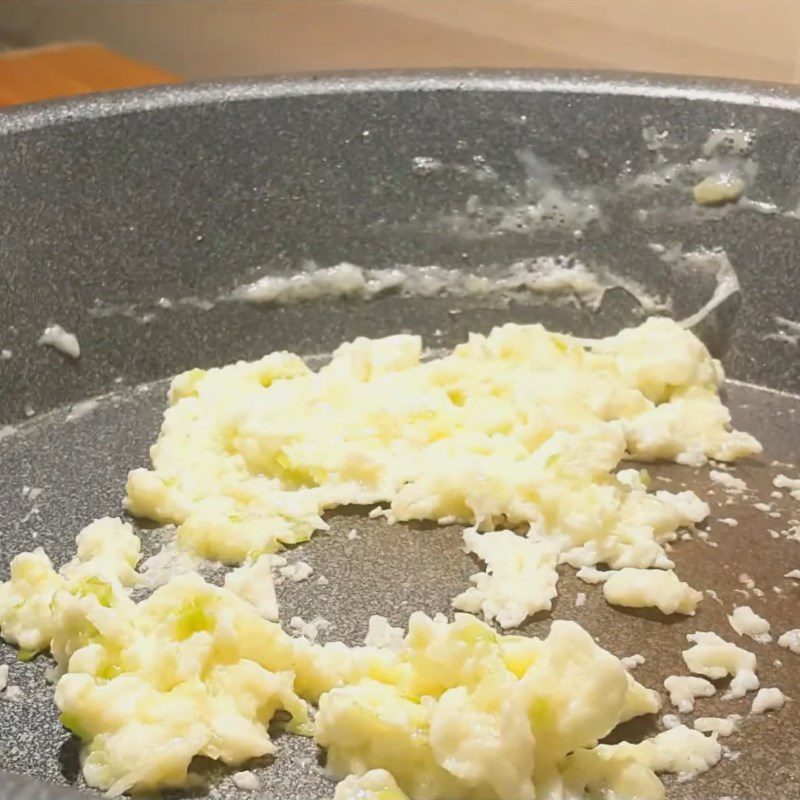 Step 2 Frying rice Fried rice with fish sauce