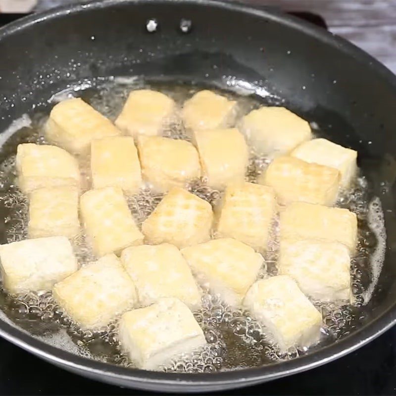 Step 2 Fry the white tofu Tofu with mushroom sauce