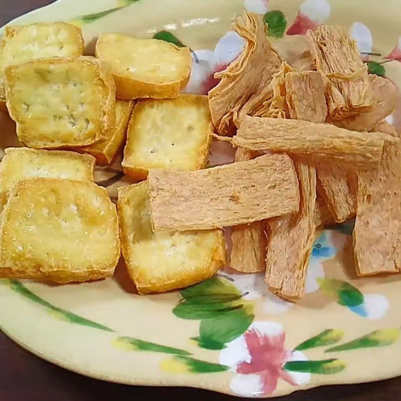 Step 4 Frying Tofu and Vegetarian Ribs Vegetarian Nam Vang Noodles