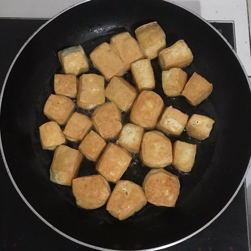 Step 2 Fry the tofu for Braised Tofu in Coconut Water