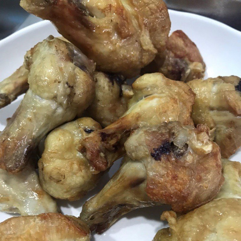 Step 2 Frying chicken thighs with fish sauce using an air fryer