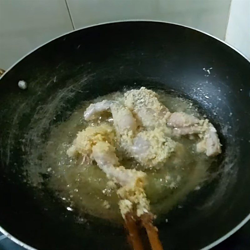 Step 3 Fry the frog legs Fried frog legs