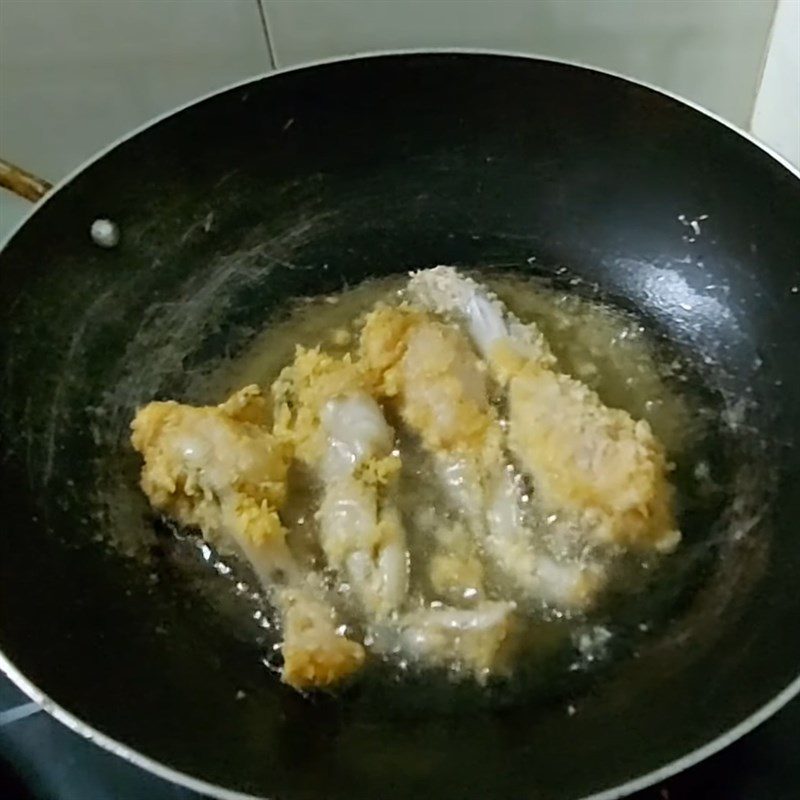 Step 3 Fry the frog legs Fried frog legs