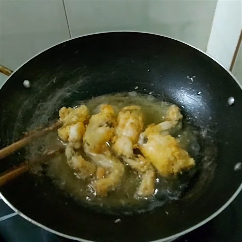 Step 3 Fry the frog legs Fried frog legs