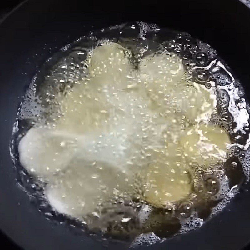 Step 2 Frying cassava Fried cassava