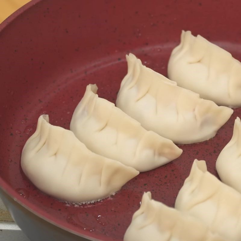 Step 2 Frying mandu Fried mandu