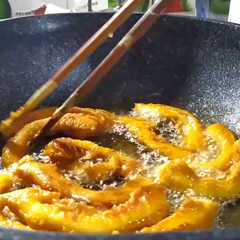 Step 5 Frying squid Green mango salad crispy fried squid