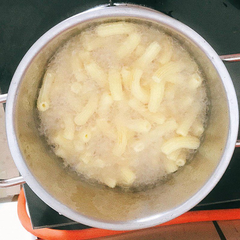 Step 2 Fried Pasta Fried Butter Garlic Chili Pasta (recipe shared by user)