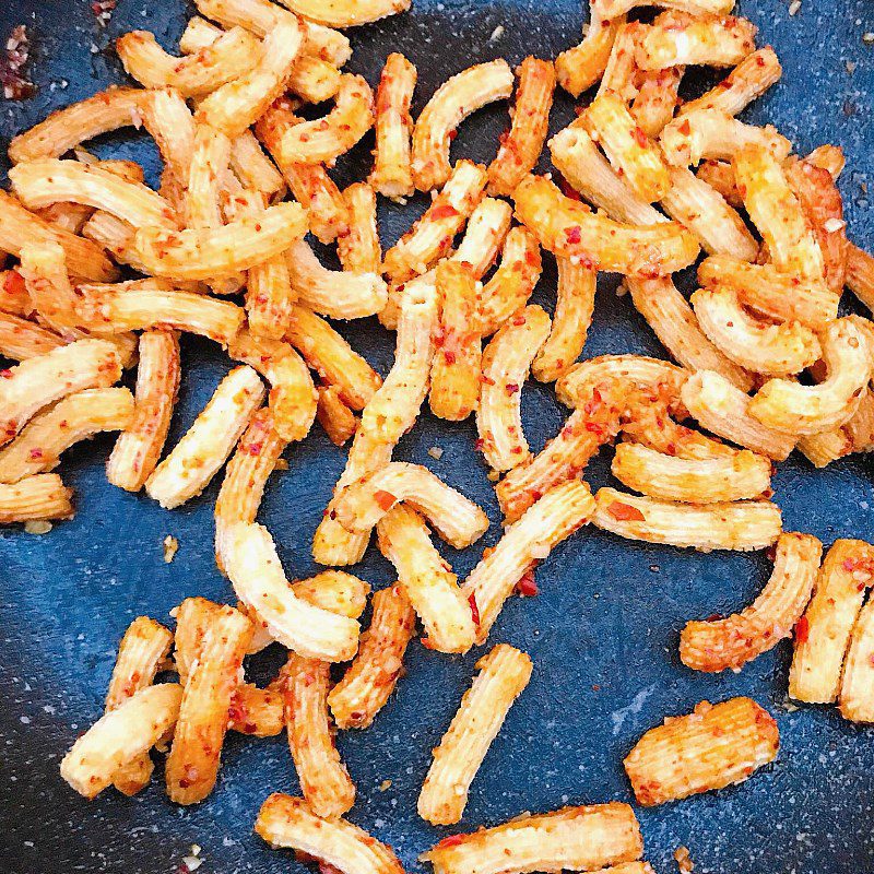 Step 3 Fry the noodles with garlic butter and chili Fried noodles with garlic butter and chili (recipe shared by a user)