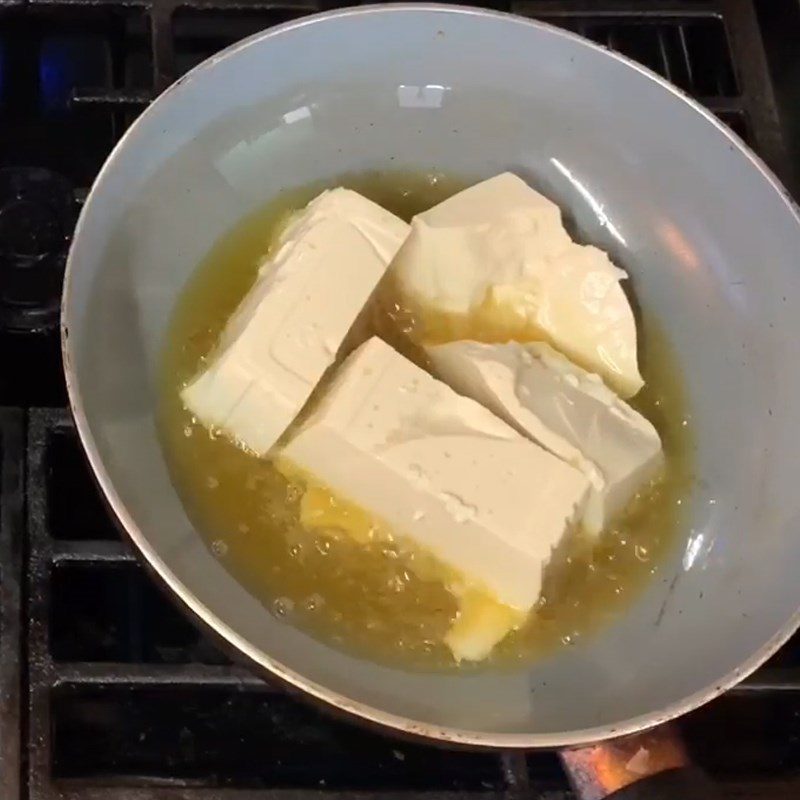 Step 2 Fry lemongrass, tofu, and textured vegetable protein with fermented shrimp paste stir-fried vegetarian dish from tofu