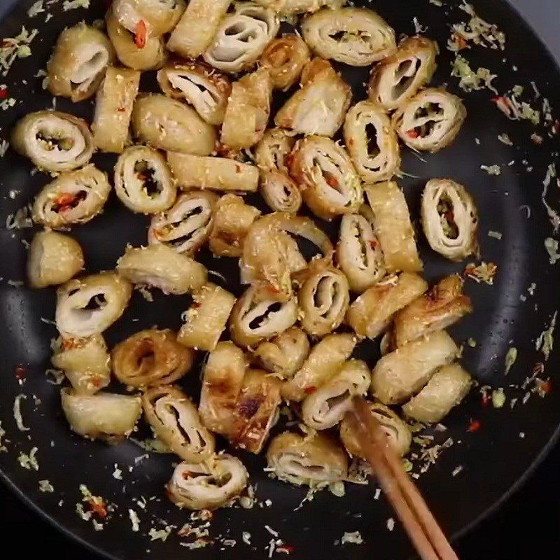 Step 3 Fry lemongrass and chili Fried vegetarian meat with lemongrass and chili