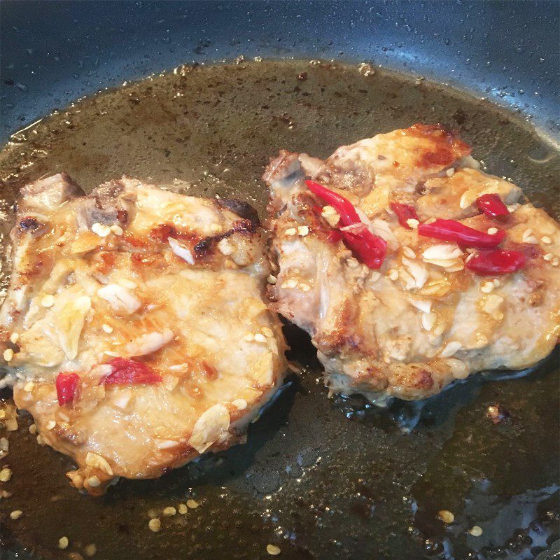 Step 3 Fry the ribs Sour and spicy ribs