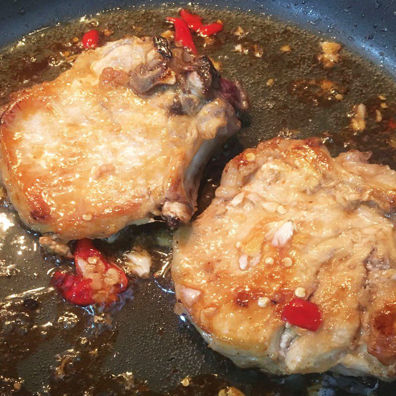 Step 4 Fry the ribs Fried pork chop rice