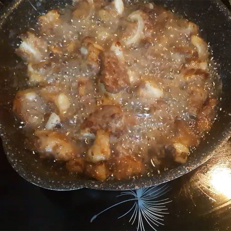 Step 2 Fry the ribs Crispy ribs fried with fish sauce