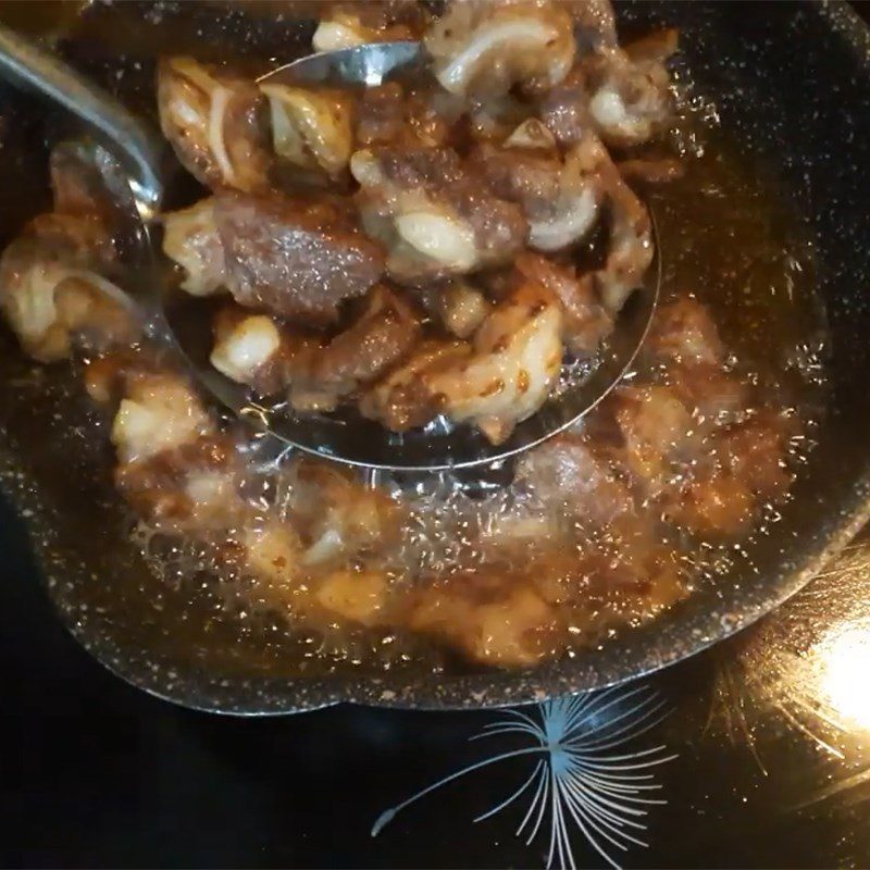 Step 2 Fry the ribs Crispy ribs fried with fish sauce