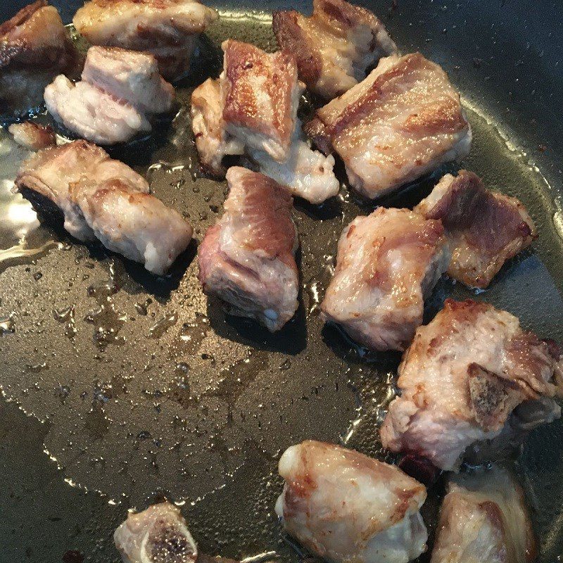 Step 3 Fry the ribs and finish Honey-glazed ribs