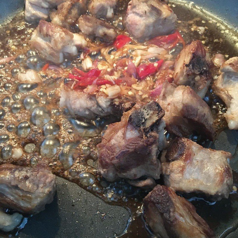 Step 3 Fry the ribs and finish Honey-glazed ribs