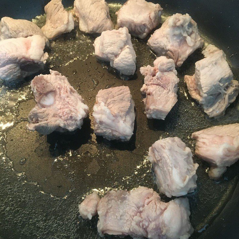 Step 3 Fry the ribs and finish Honey-glazed ribs