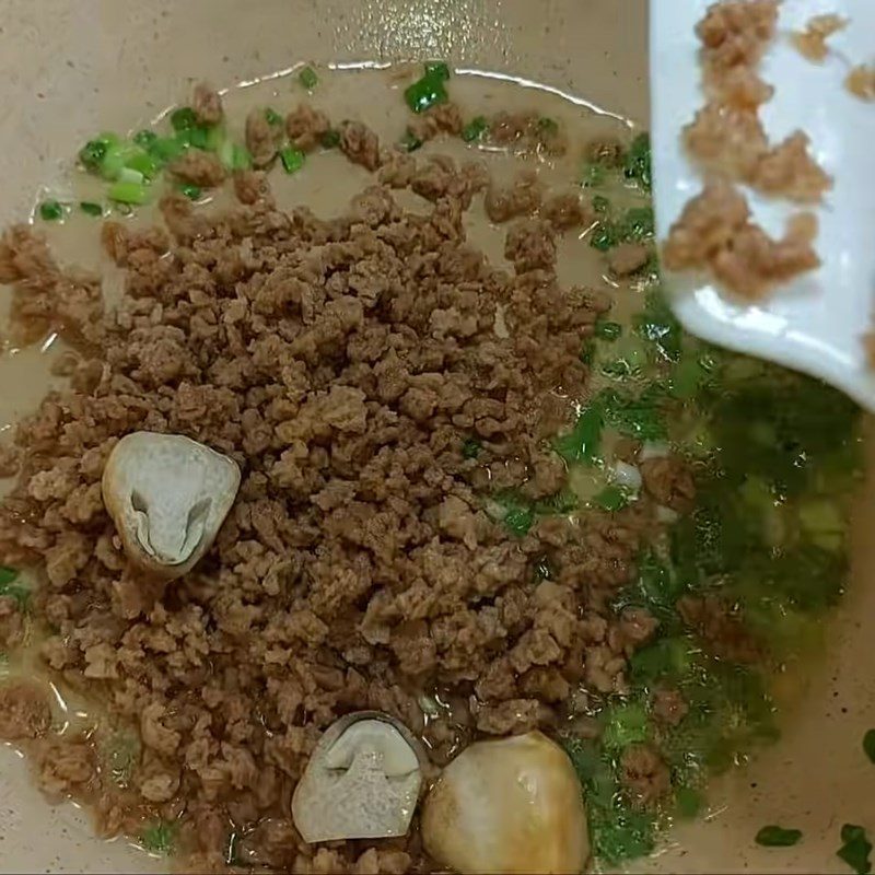 Step 3 Fry tofu skin and stir-fry the ingredients Minced meat porridge vegetarian