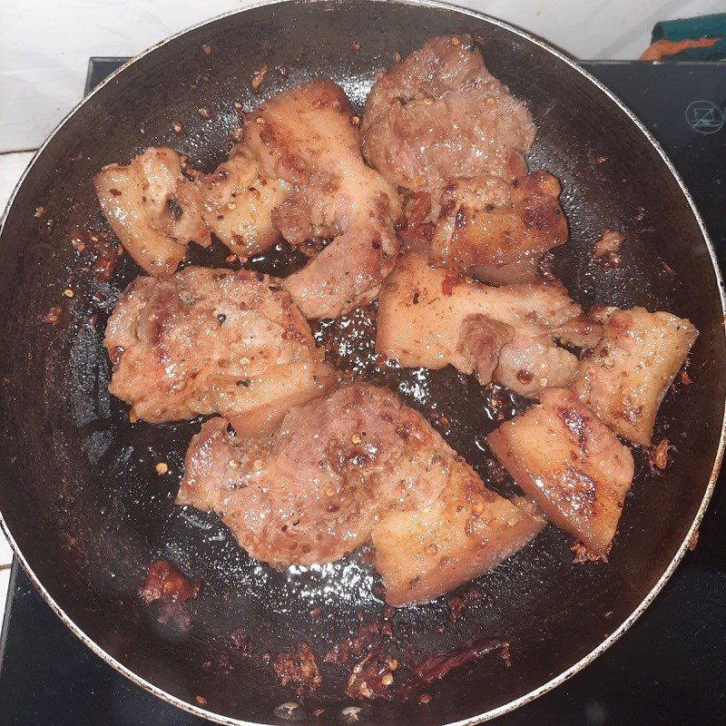 Step 3 Fry the meat Braised salmon