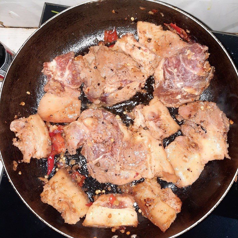 Step 4 Frying the meat Pork belly fried with sesame