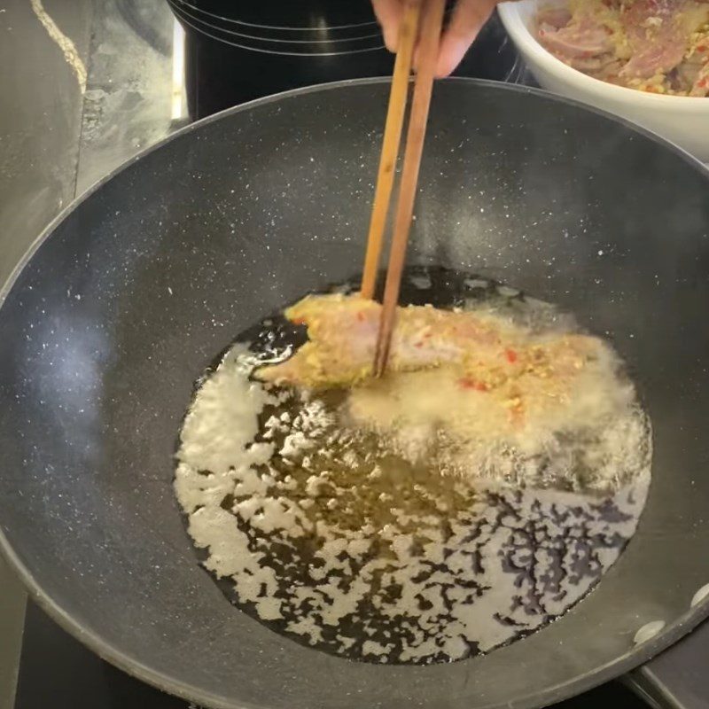 Step 3 Frying rat meat Fried rat meat with lemongrass and chili