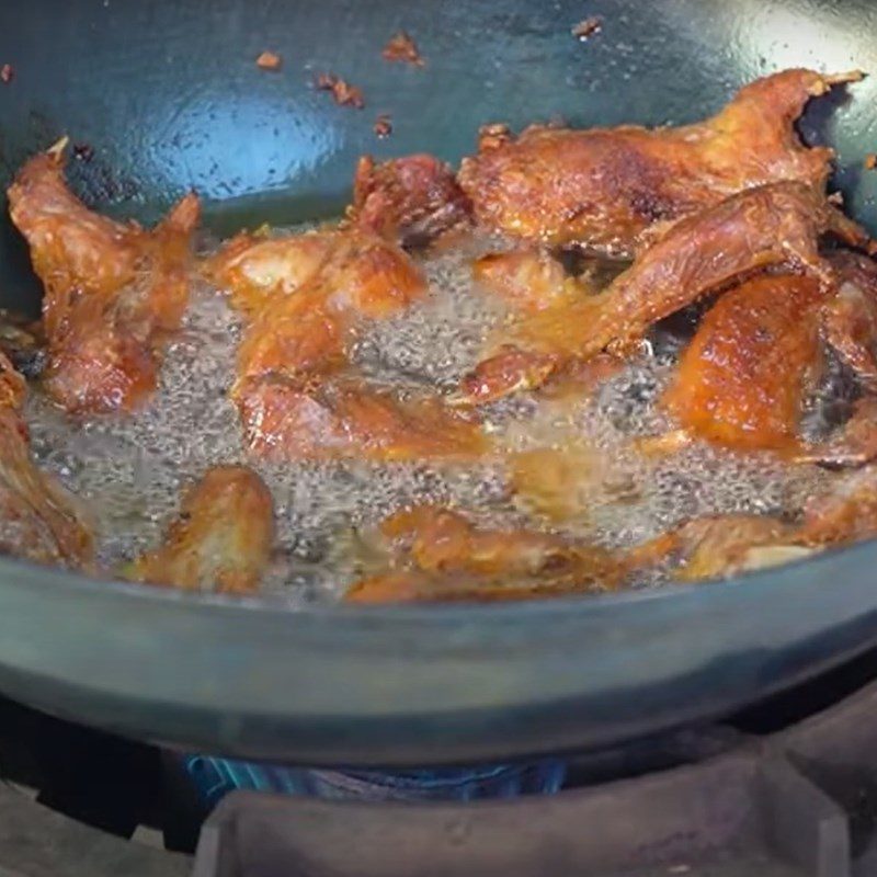 Step 2 Fry the mouse meat Fried mouse with fish sauce