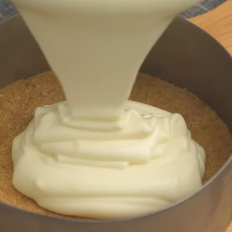 Step 4 Pour cheese cream into the mold Matcha birthday cake