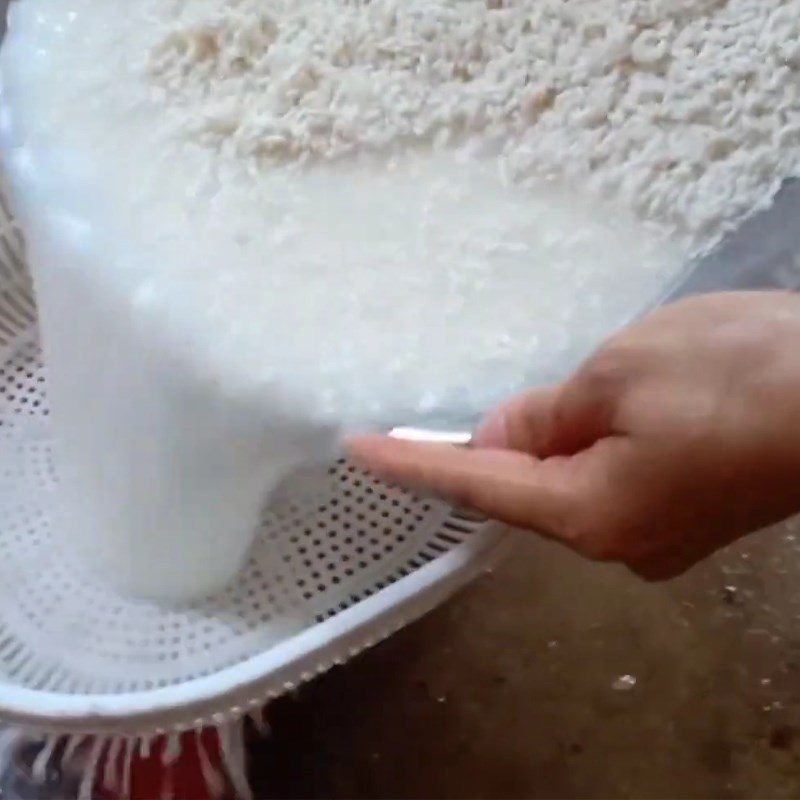 Step 1 Prepare the filling ingredients for Bến Tre coconut leaf cake