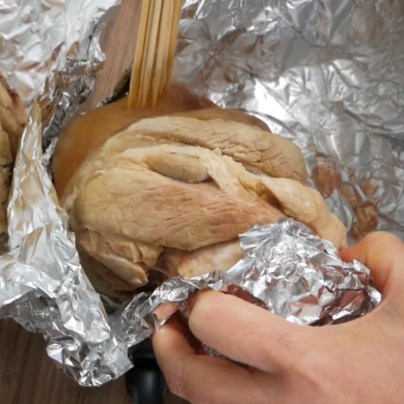 Step 3 Prepare the pig's trotters before frying Fried pig's trotters with salt