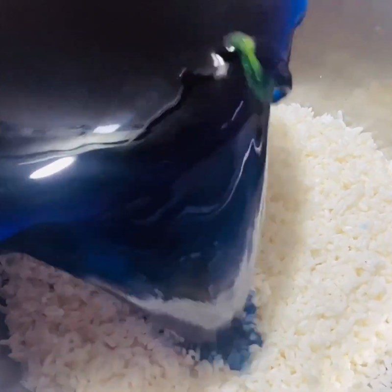 Step 1 Prepare the glutinous rice for Blue Butterfly Pea Sticky Rice with Mung Beans