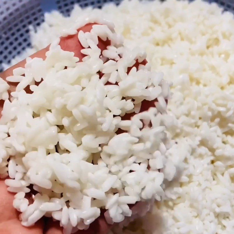 Step 1 Prepare the glutinous rice for Blue Butterfly Pea Sticky Rice with Mung Beans