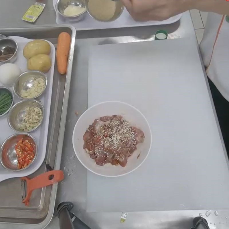 Step 2 Marinate the buffalo meat Buffalo meat stewed with potatoes