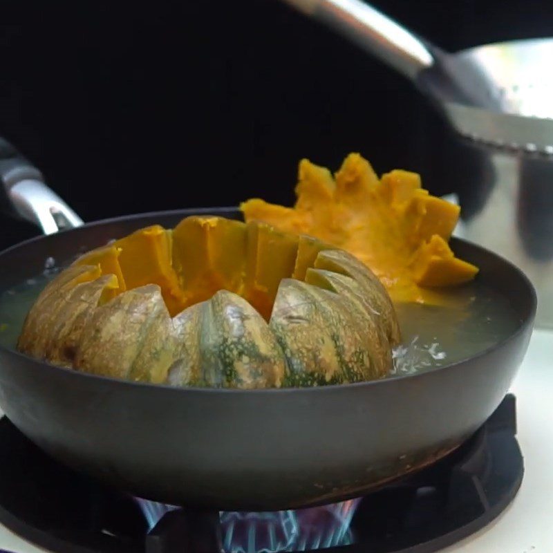 Step 1 Prepare pumpkin skin Duck stewed with pumpkin