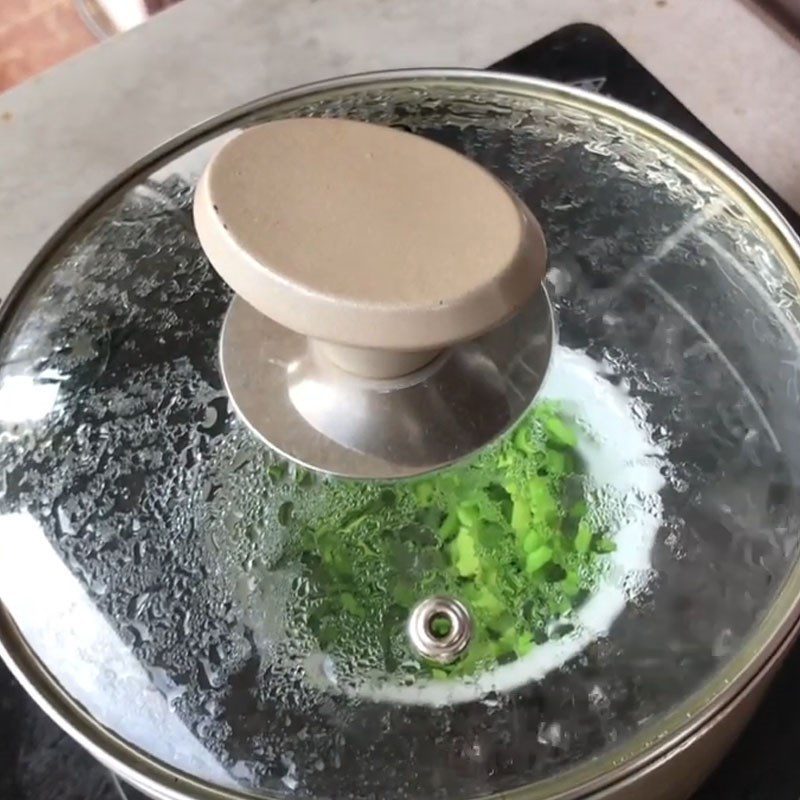 Step 2 Steamed papaya flowers with rock sugar