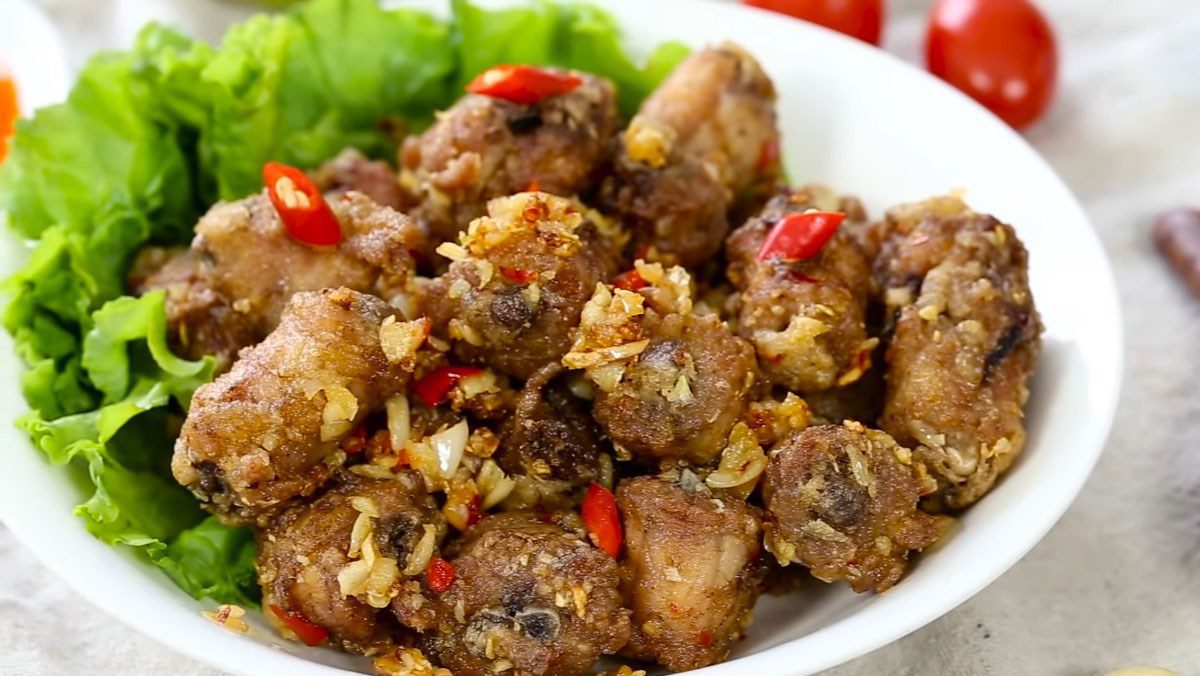 Five-Spice Fried Chicken Neck in a Pan