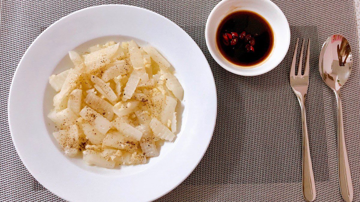 Stir-fried radish with garlic