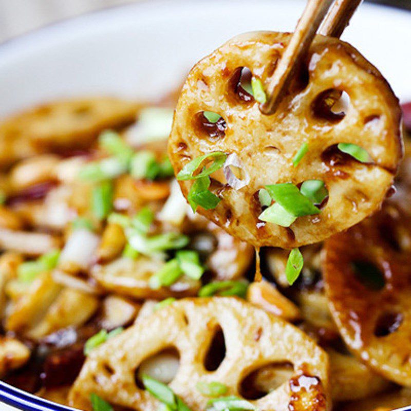 Step 4 Finished product Stir-fried lotus root with peanuts