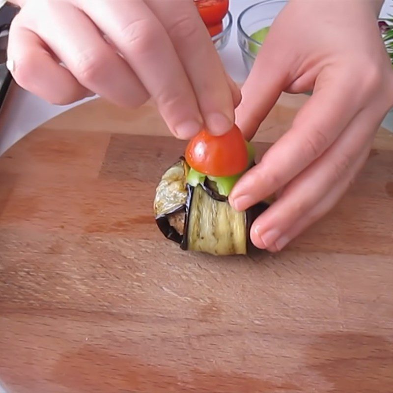 Step 5 Roll eggplant with meatballs Grilled eggplant rolls with meat