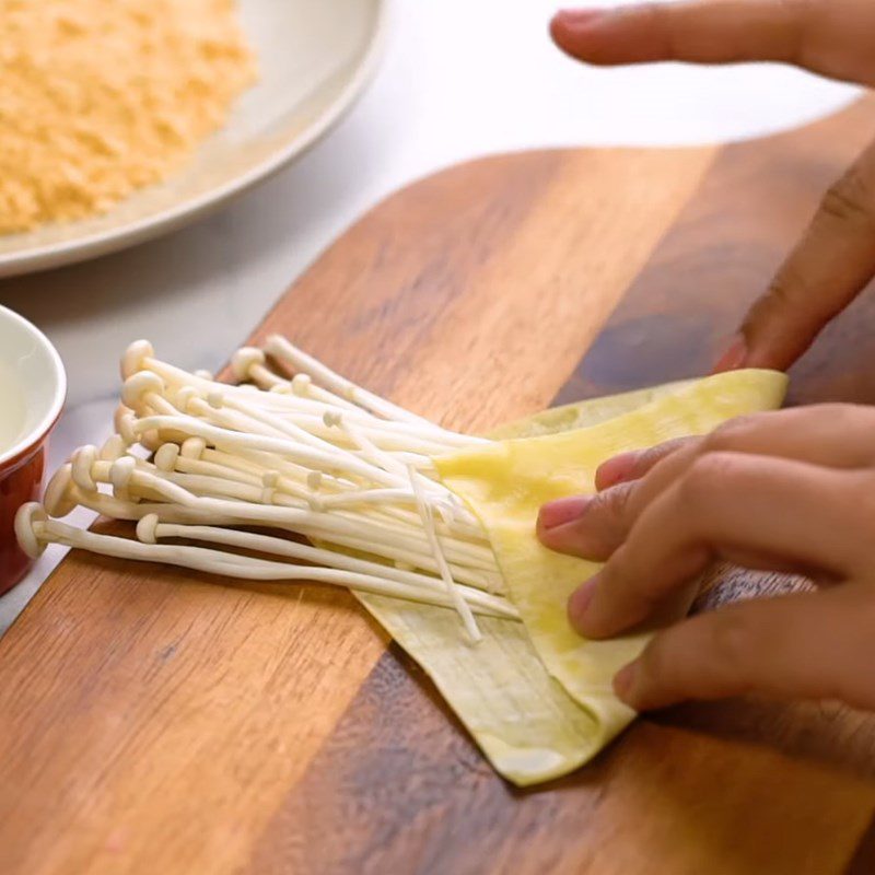 Step 2 Roll the mushrooms Crispy fried enoki mushroom spring rolls