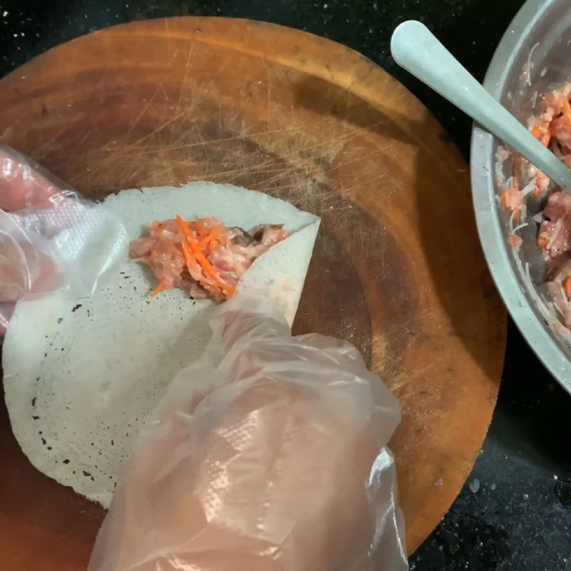 Step 5 Rolling and frying the spring rolls Grilled spring rolls