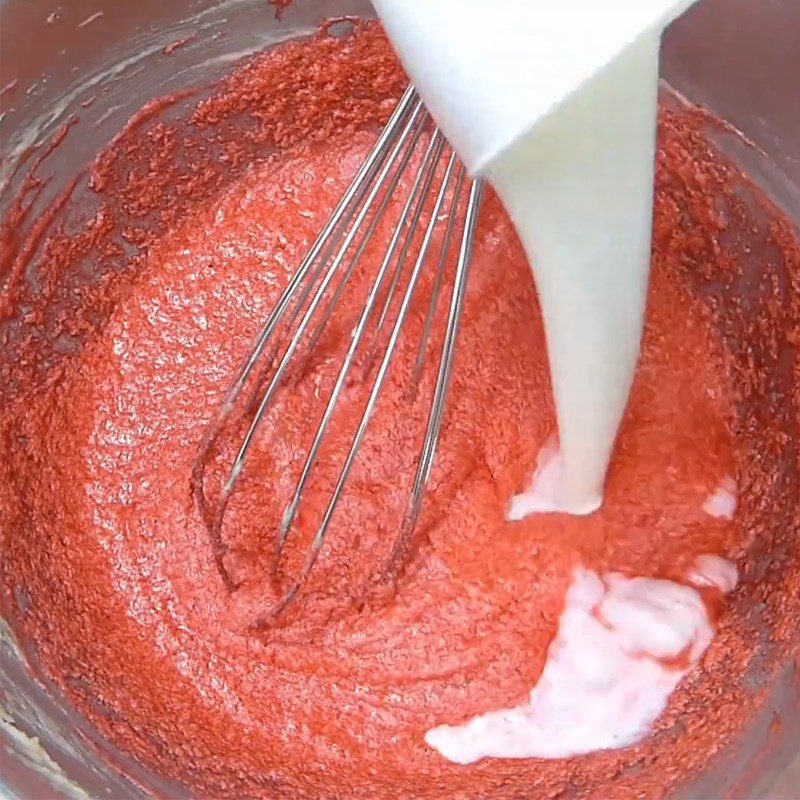 Step 2 Beat butter, sugar, and eggs for Red Velvet sponge cake using a rice cooker