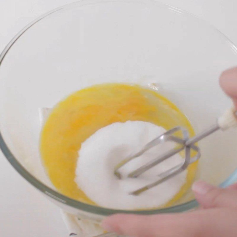 Step 1 Whisk the eggs Mini Heart-Shaped Cake