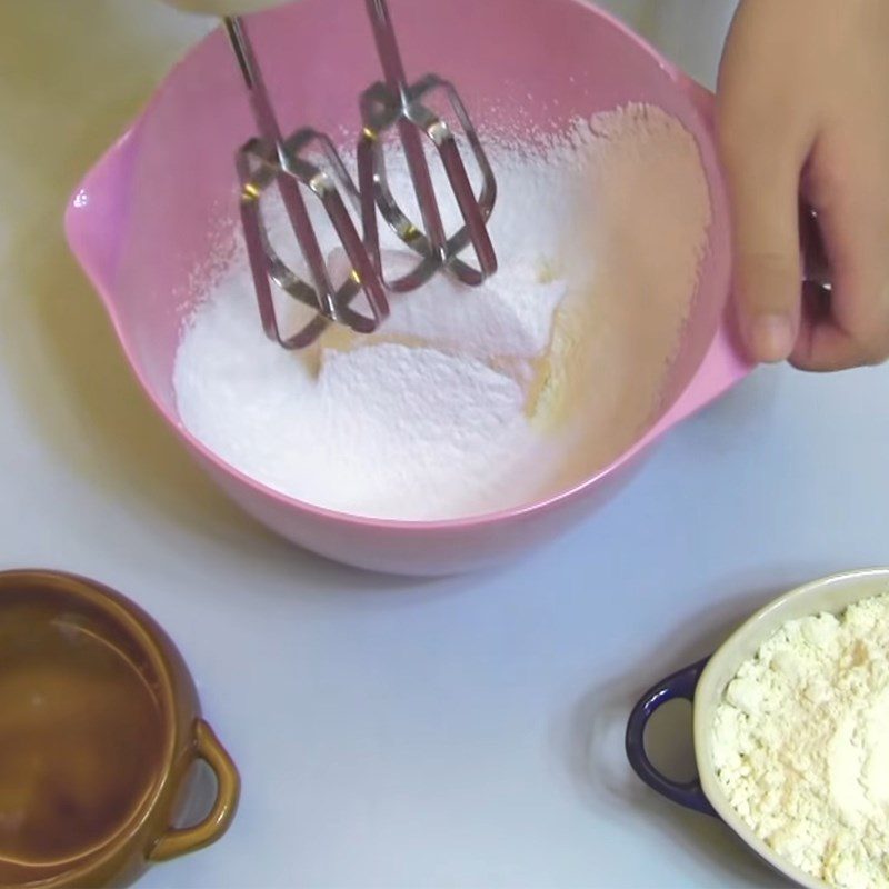 Step 1 Beat the butter and egg mixture for Baked Cheese Tart